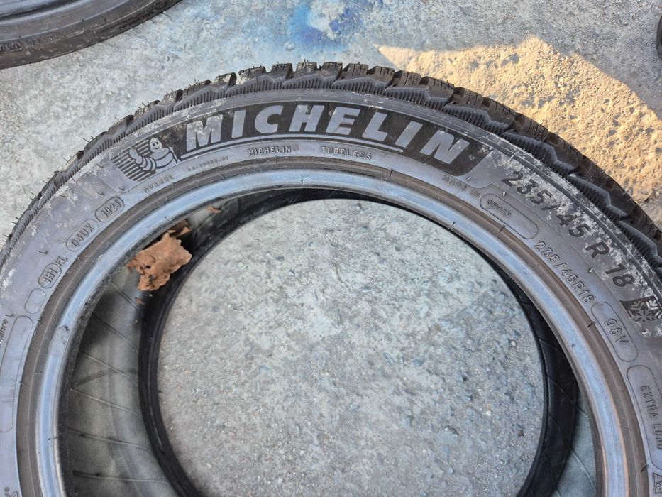 2 Anvelope de IARNA - 235/45/18 - Michelin - CA NOI - DOT 2024