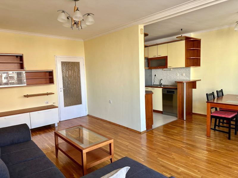 Дава се под наем Четиристаен апартамент в София, Белите брези - 120 кв.м за 700 € - Снимка #1