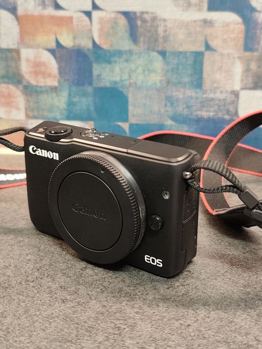 Aparat foto Mirrorless Canon Eos M10 Obiectiv 15-45mm