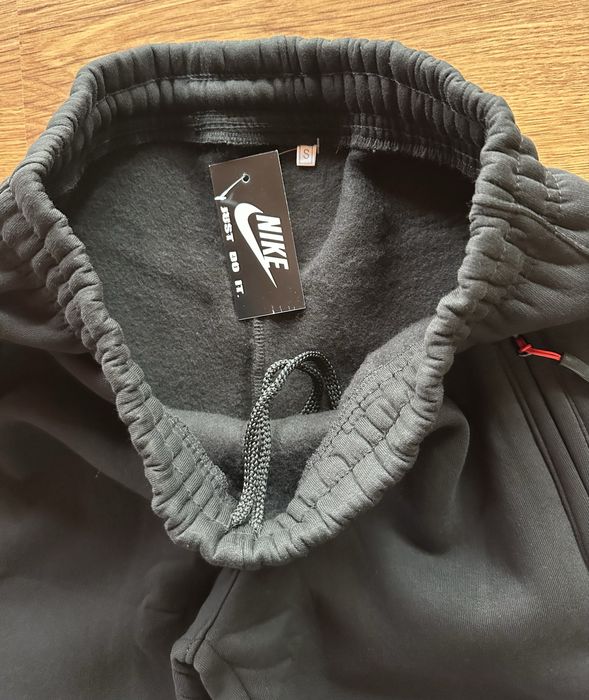 Мъжко,ватирано,черно долнище Nike с ципове на джобовете