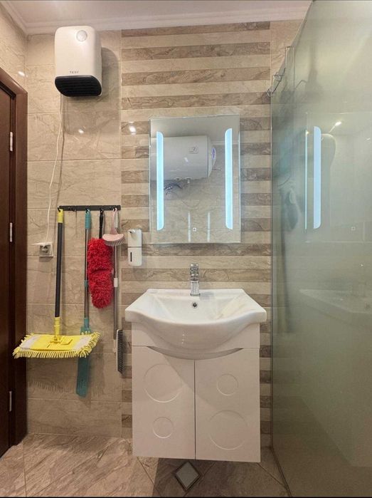 Продава се Тристаен апартамент в Пловдив, Христо Смирненски - 90 кв.м за 1945 €/кв.м - Снимка #2