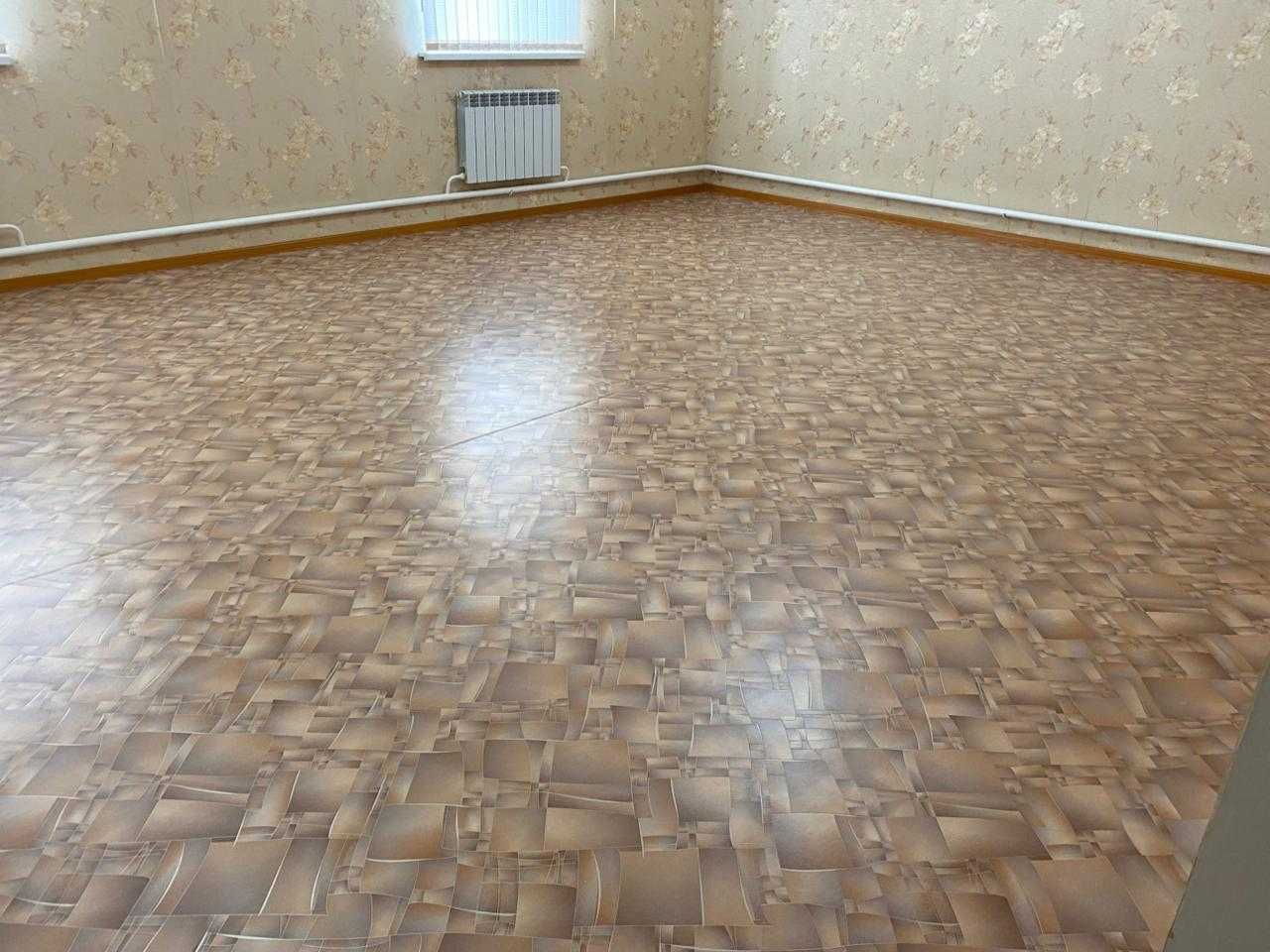 продается б/у  линолеум, б/у межкомнатные двери, муз центр