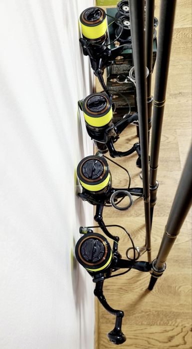 SET 4 Lansete Crap FL VIPER 3.90m 3.5 LBS + 4 Mulinete AVIATOR DP70