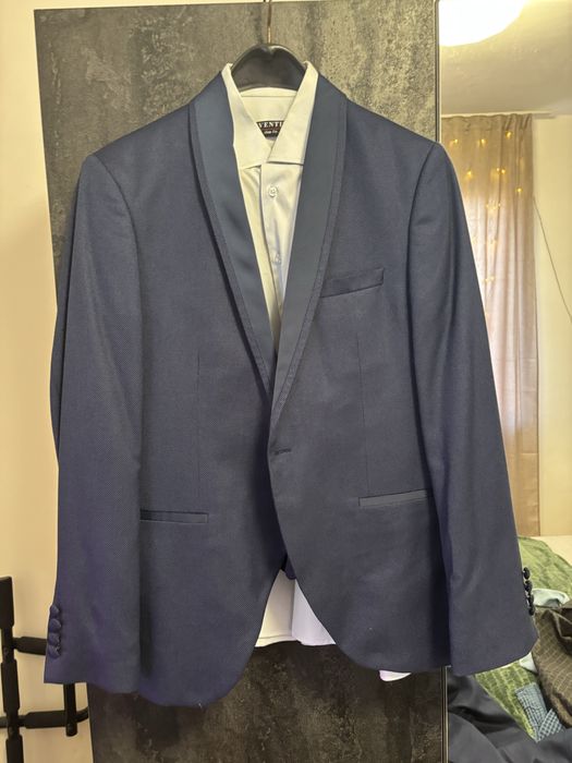 Официален костюм, вталяващ размер М