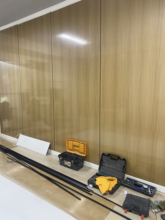 Установка бамбуковых панелей и гибких мраморов.