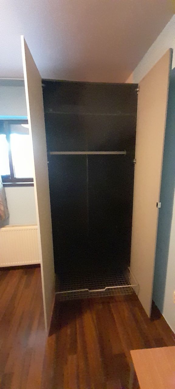 Vând dulap 3 corpuri Ikea 235cm Înălțime