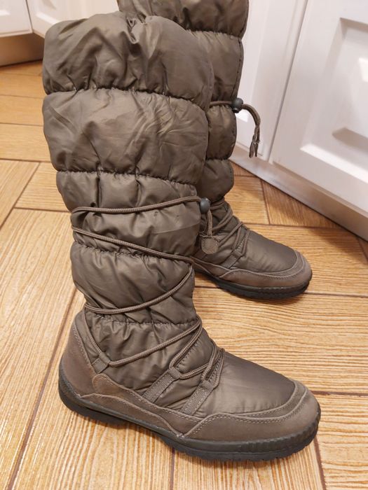 Cizme de iarnă mărime 39. Impermeabile.