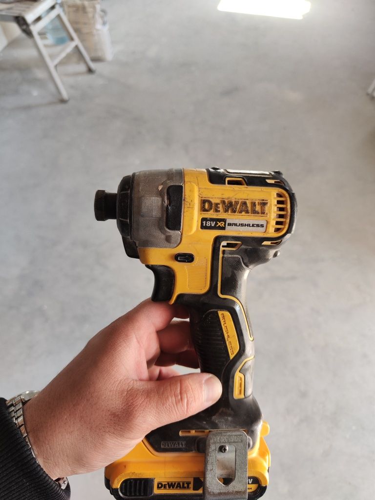 Импакт dewalt 787