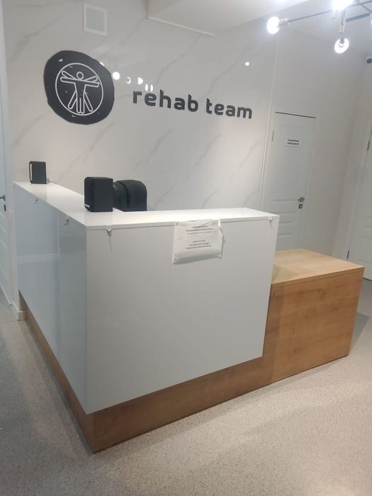 Продаю ресепшн отличное состояние