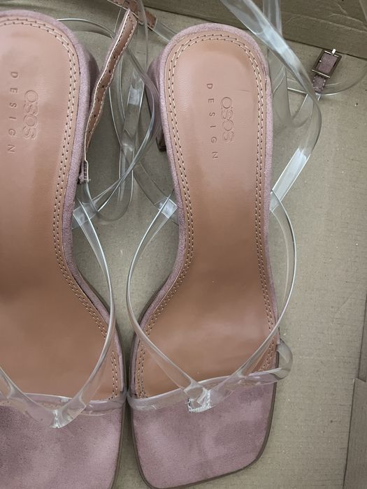 Обувки на нисък ток