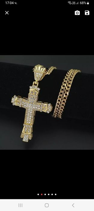 Красив синджир с кръст обсипан с камъни
