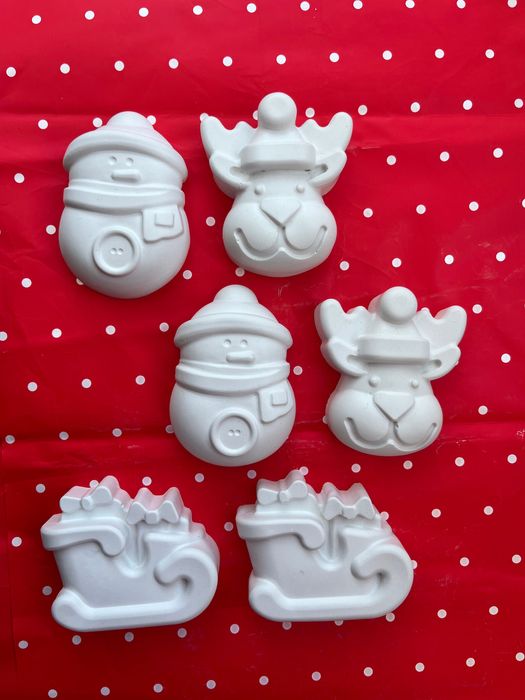 Figurine din ipsos cu tematica de Craciun