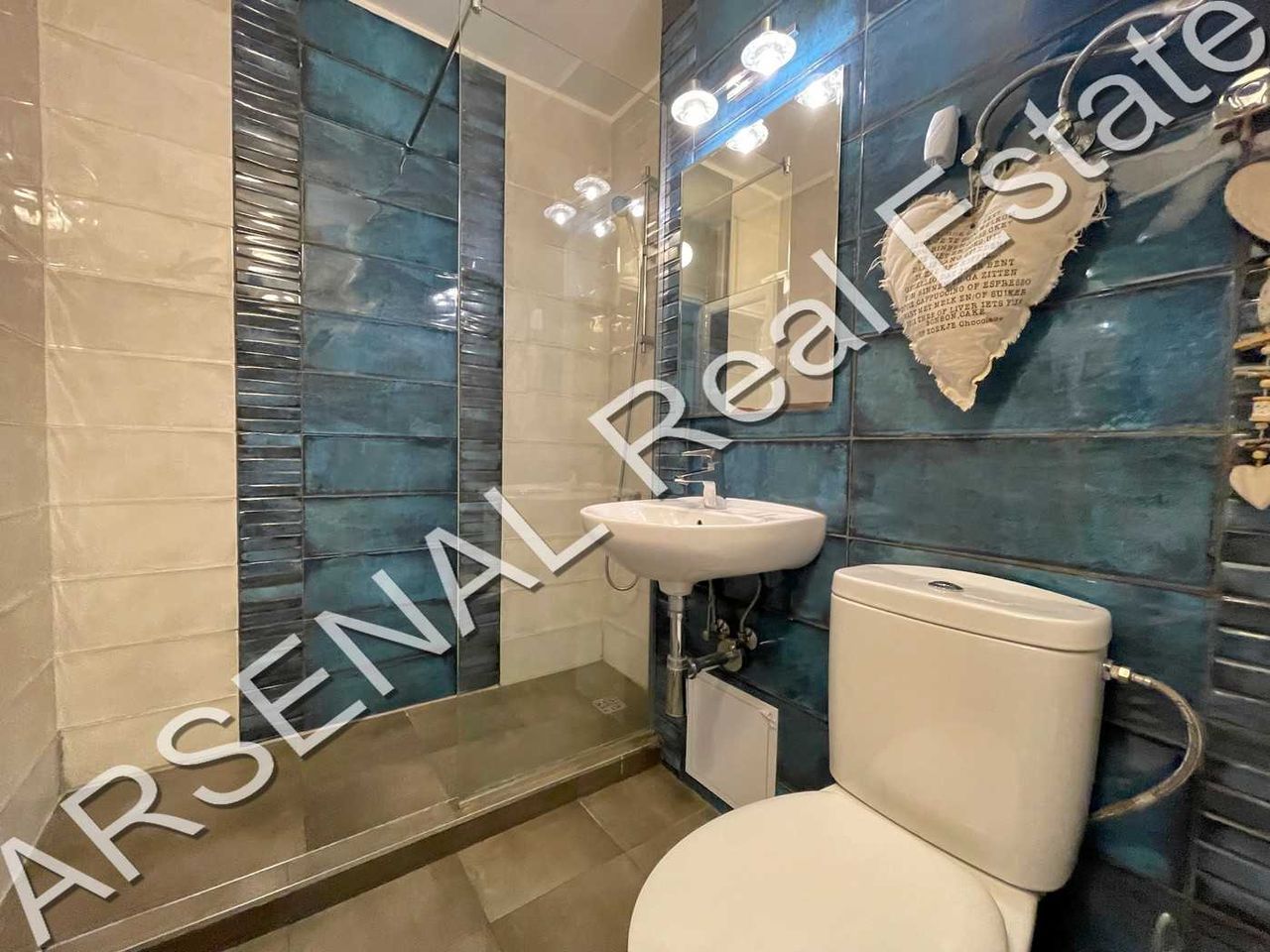 Дава се под наем Тристаен апартамент в София, Лозенец - 106 кв.м за 650 € - Снимка #7