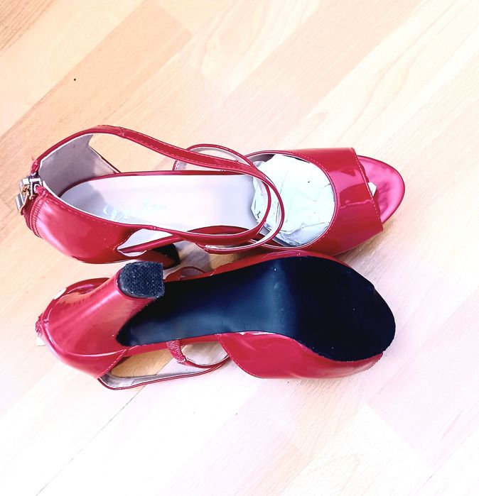 Sandale rosii elegante, cu platforma