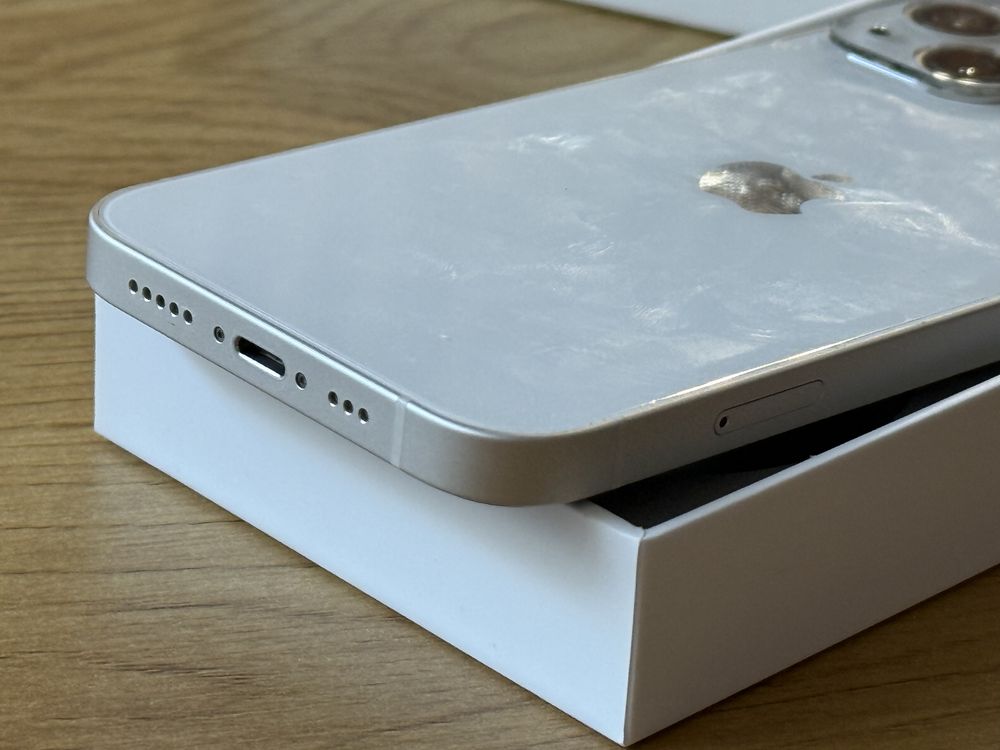 Бартер като нов iPhone 13 256gb бял