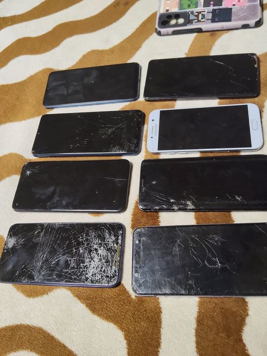 Lot telefoane defecte pentru piese
