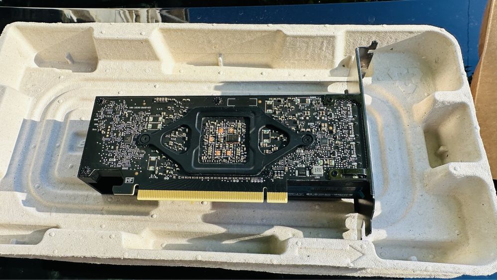 Nvidia RTX A2000 Corsair AX1200i