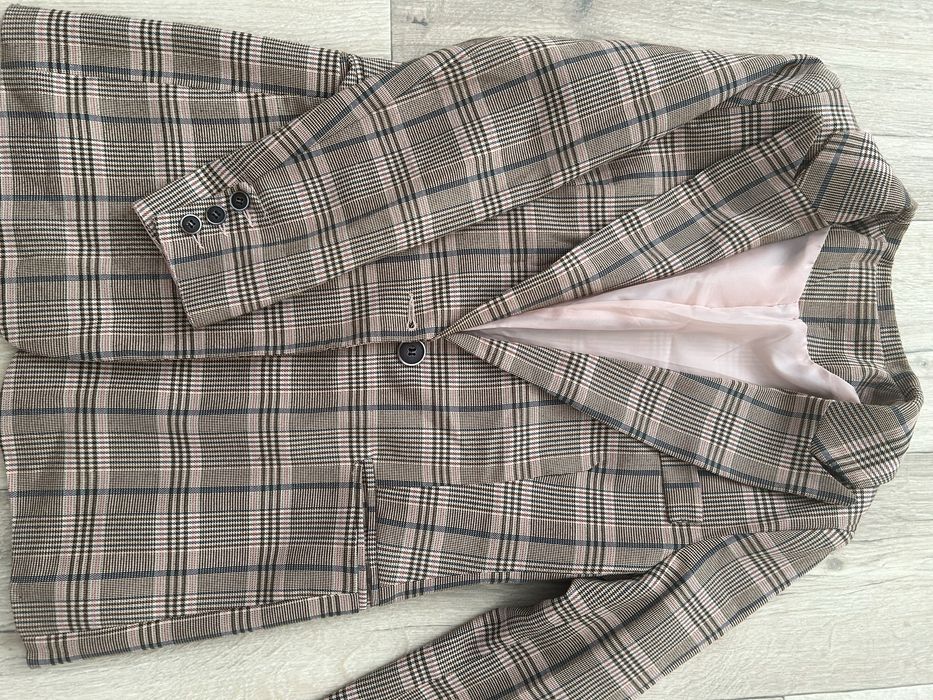 Продам пиджак с подкладом в отличном состоянии