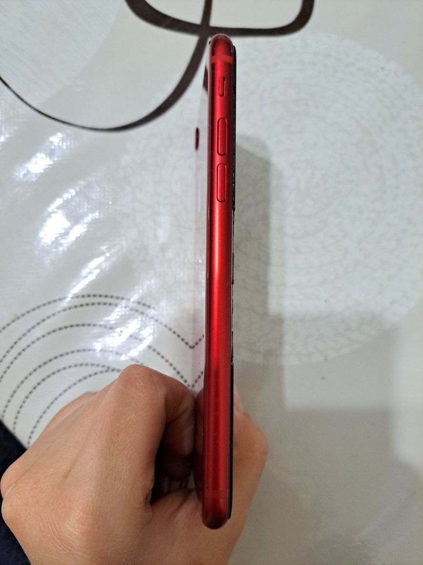 IPhone 8, красный 64 гб