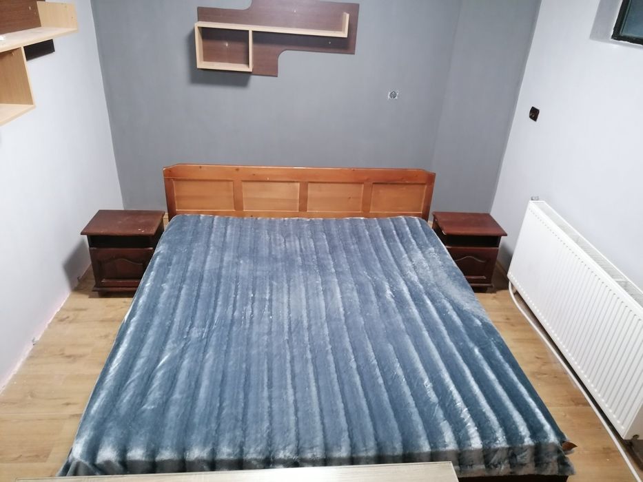 Спалня с матрак 180 × 200