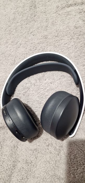 Playstation 5 + Pulse 3D Headphones + 2 controller
