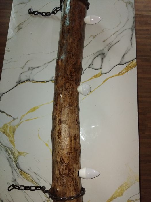 Lustra din lemn confecționata manual