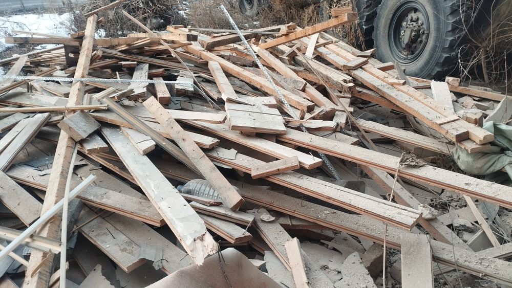 Доски от пола и брус