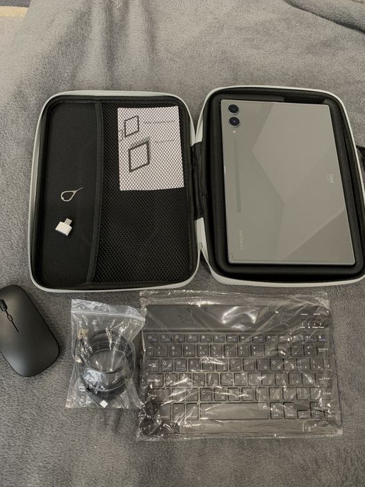 Планшет с клавиатурой и мышкой