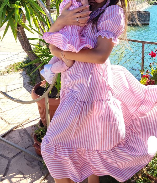 Еднакви рокли за майка и дъщеря