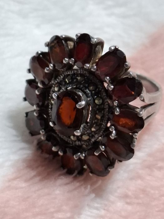 Inele masive din argint cu granate