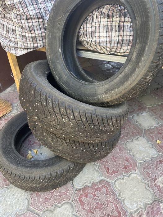 Зимние шины комплек в отличном состояние