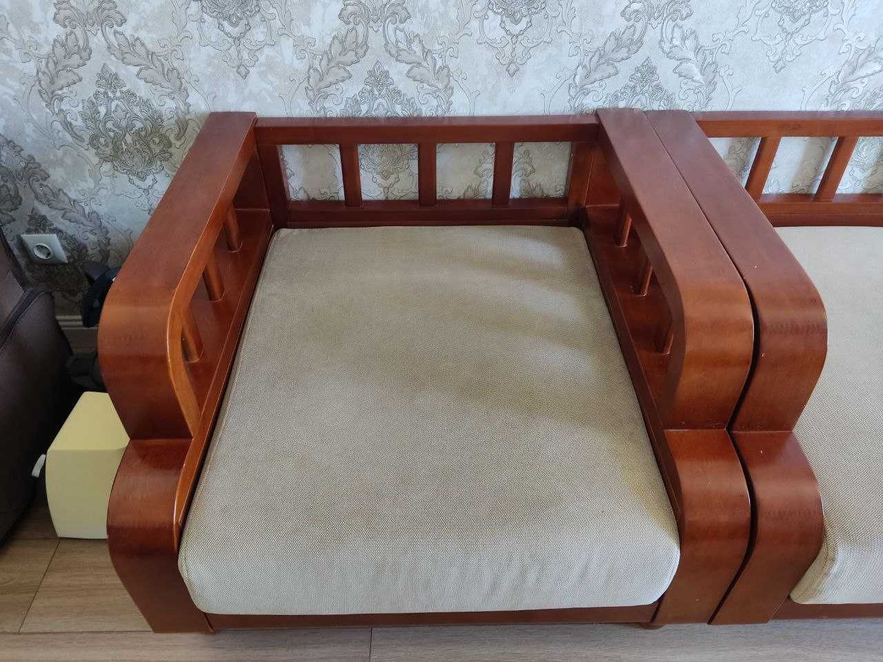 Диван и кресло из качественного дерево. Сделано в Китае.