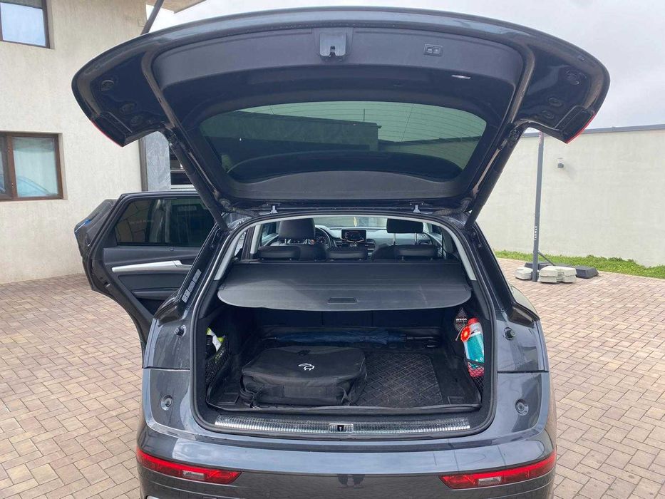 Audi Q5 55 TFSI E 68.000 km Hibrid Plug In 367 CP tinuta in garaj