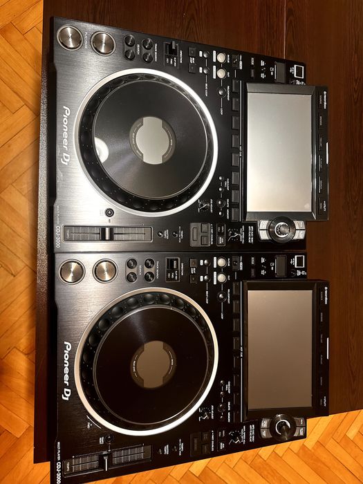 2 броя Pioneer CDJ-3000 с два броя Decksaver