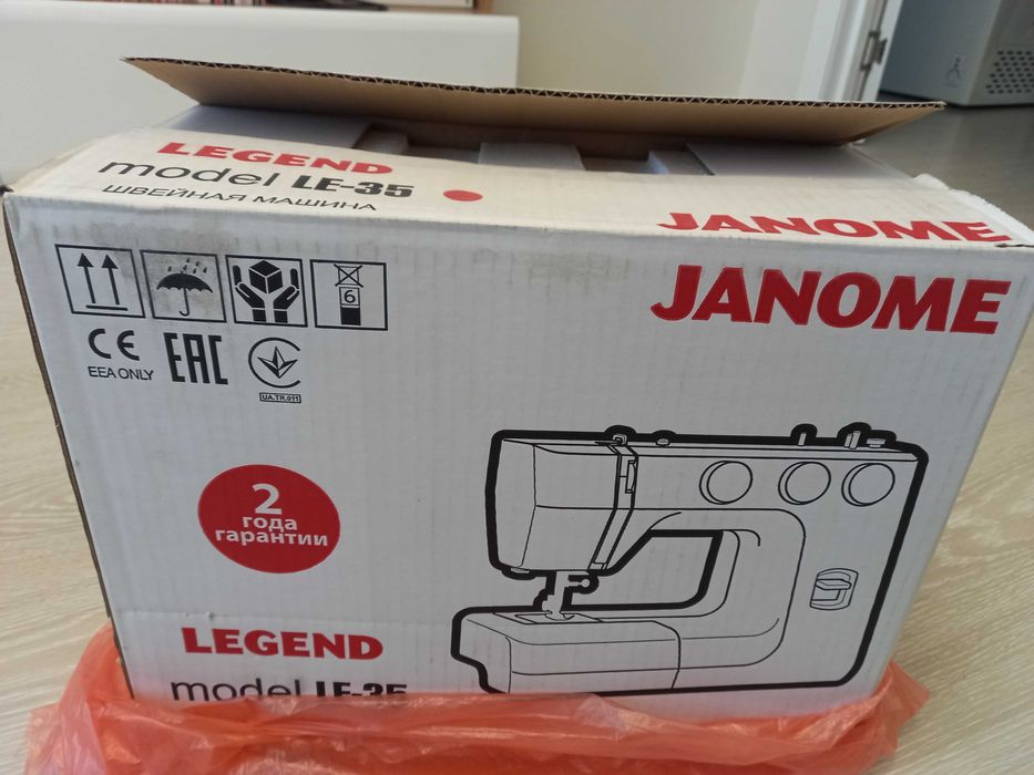Швейная машинка Janome LE-35