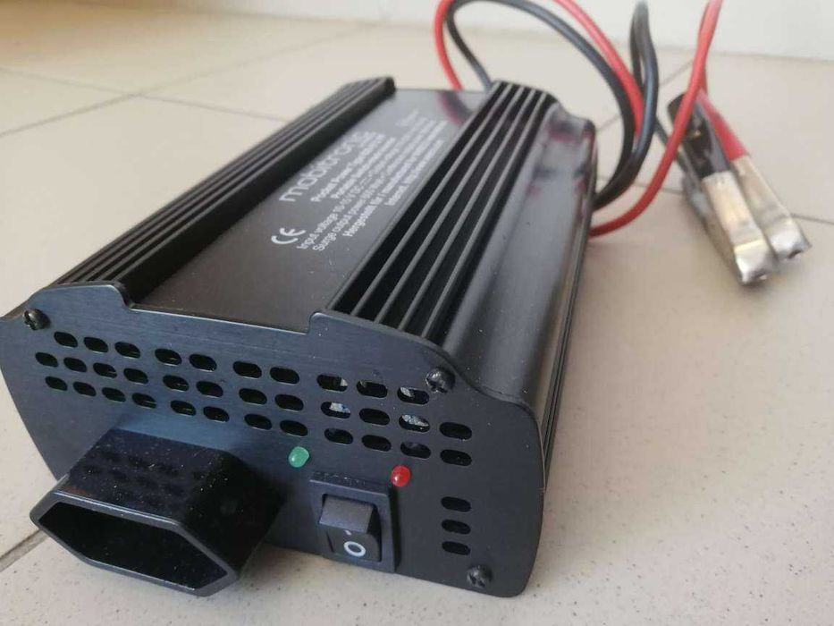 Mobitronic 12/220V camping Invertor 300W rulota