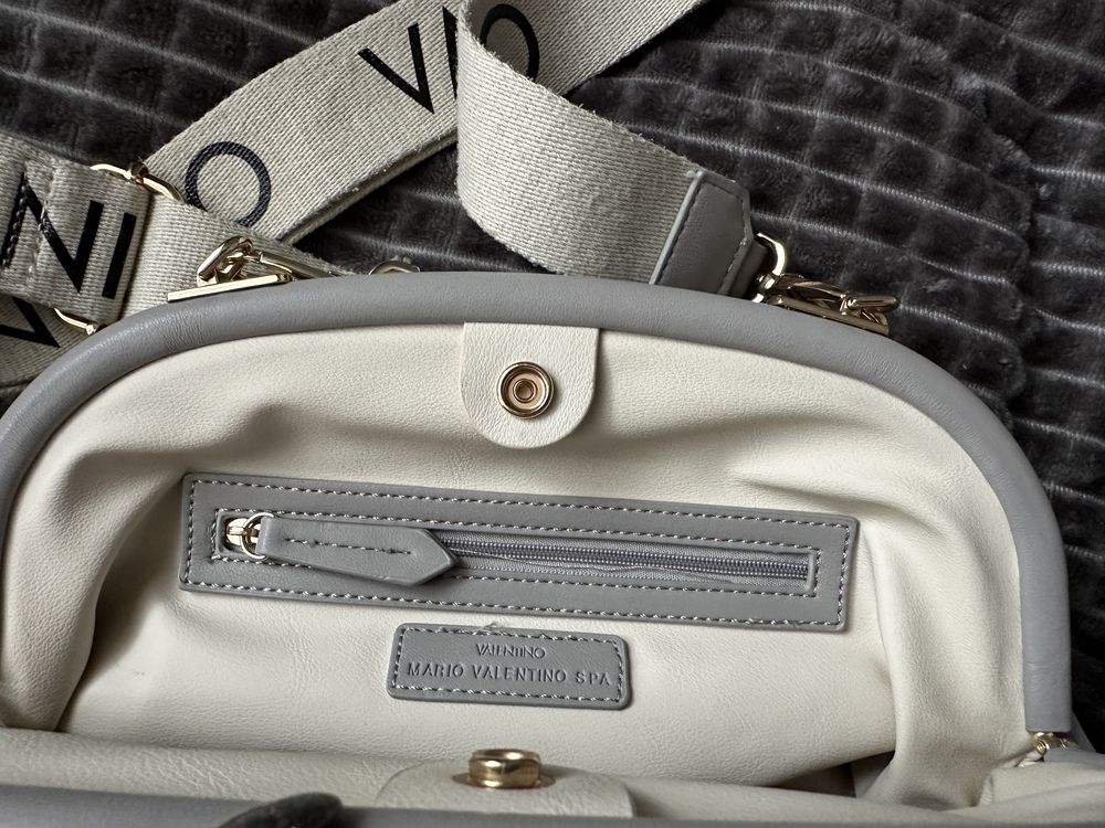 Намалена! 99.99 лв. Дамска чанта Valentino