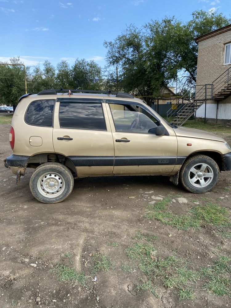 Шеврлет нива 2005