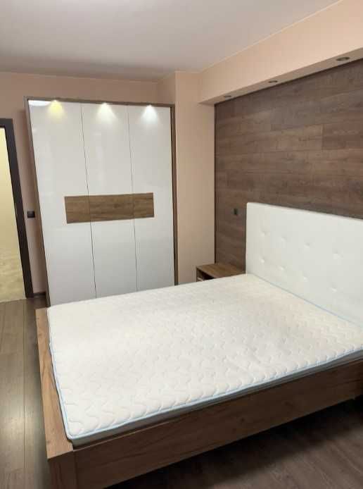 Дава се под наем Тристаен апартамент в София, Изток - 115 кв.м за 1000 € - Снимка #2