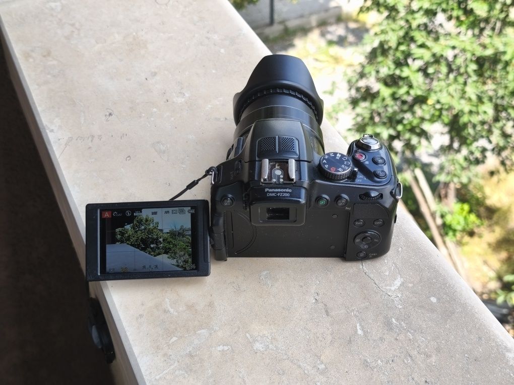 Фотоапарат Panasonic DMC-FZ200 Lumix