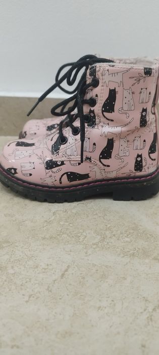 Детски обувки различни модели и номера