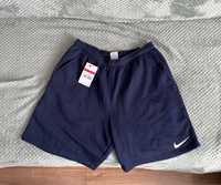 Pantaloni Nike scurti