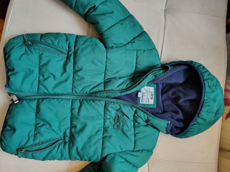 Vând 2 geci groase pt băieți.