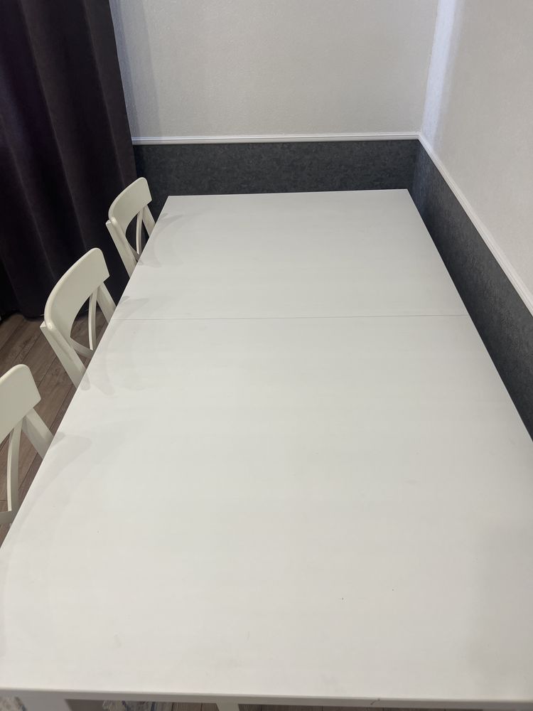 Стол и стулья Ikea