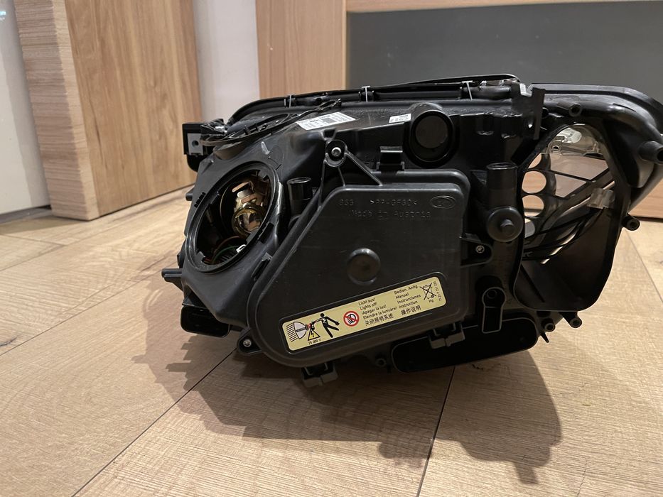 BMW серия 7 F01 F02 F04 Оригинален десен фар Bi xenon НОВ