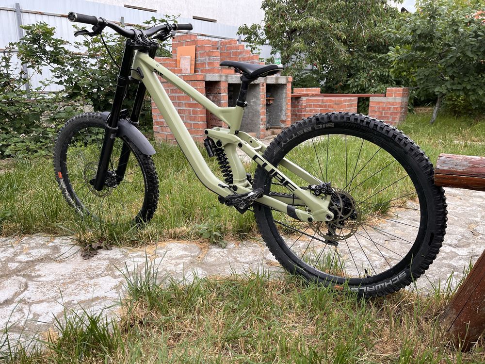 Bicicleta Downhill Cube Two15 Race 27.5 (2024)