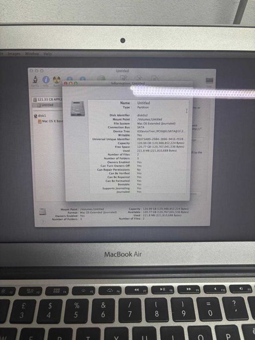Macbook Air model A1370 i5 - 1.6Gb complet, probabil SSD defect