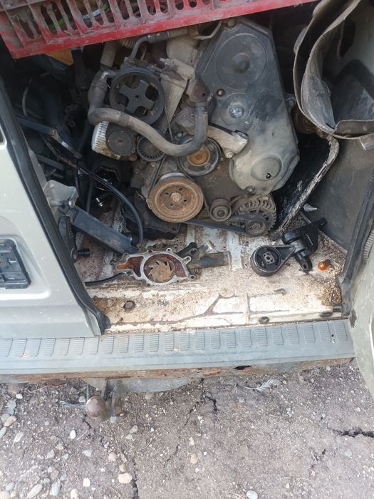 Ford transit connect + 1 complet de piese