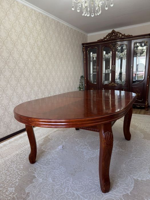 Стол со стульями