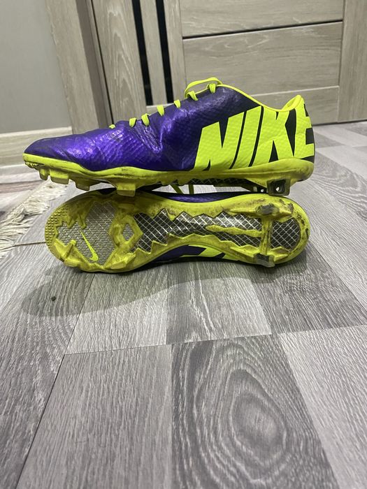 Бутсы футбольные Nike